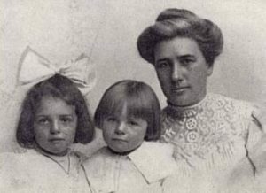 Bess Maddern and her two daughter