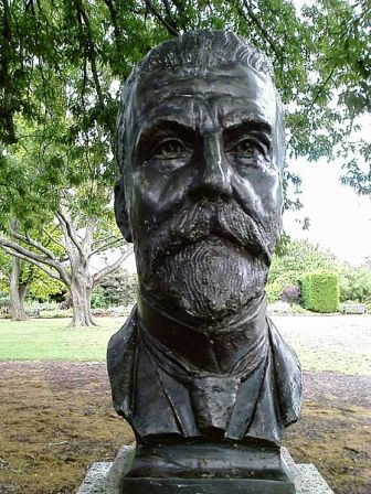 Facts about Alfred Deakin - Bust statue